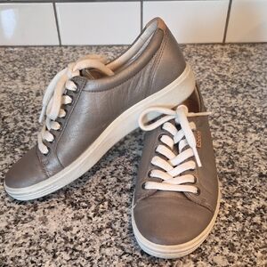 Ecco Women's Silver Leather Low-Top Sneakers 36